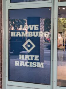 LOVE HAMBURG - HATE RACISM